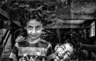 公主走得永远优雅从容，令公子止步惊艳倾心，两者缘起终成时尚传奇。