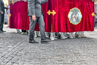 (仗剑走天涯豪气诗句)仗剑天涯，豪情万丈：领略那些激荡心弦的霸气诗句与人生哲理