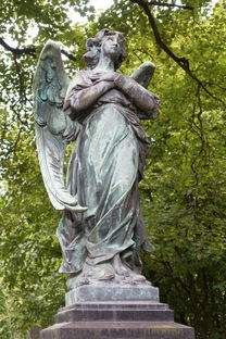 探究斯图雅杜尔的艺术作品：以他的雕塑创作为线索解读其创作理念与社会批判精神