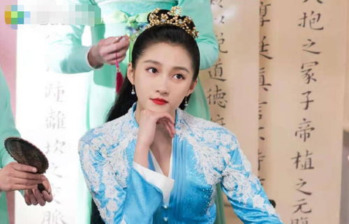 关晓彤王安宇大理复刻《小巷人家》：演技大爆发，重现经典之作